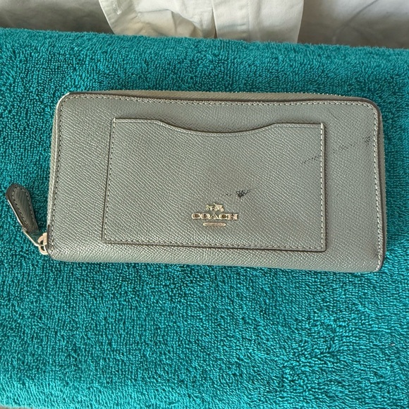 COACH Women's Crossgrain Leather Accordion Zip Wallet Gray With Green Interior - Picture 1 of 6